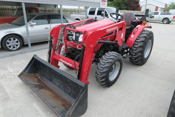 Used 2018 Mahindra 2638 HST w/Ind Tires LDR