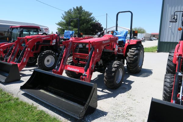 2025 Mahindra 4540 8SPD LDR w/Ind Tires