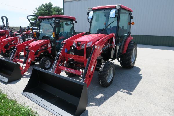 2025 Mahindra 1640 CAB HST LDR w/Ind Tires